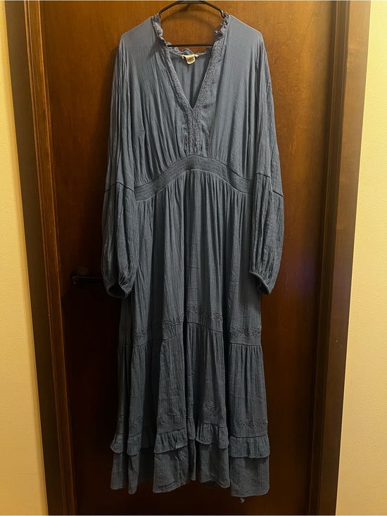 torrid Dresses & Skirts - Torrid Festi Blue Long Sleeve V-Neck Maxi Dress
